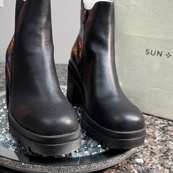 Sun + Stone Textured croc embossed Black Ankle Booties NWT 11 - Picture 5 of 15